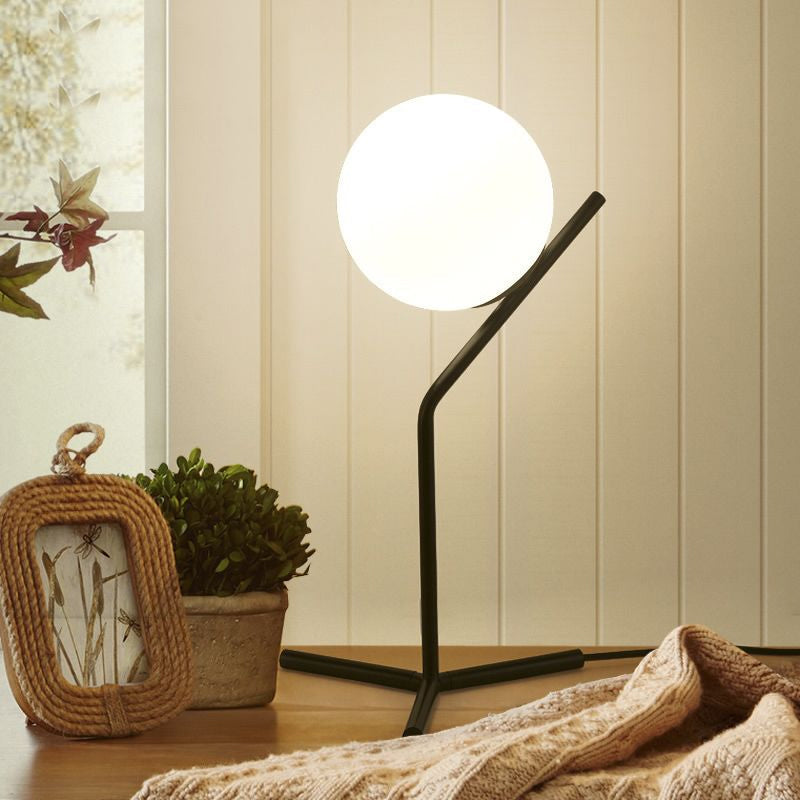 GlobeGlow - Lampada da tavolo moderna con paralume in vetro bianco