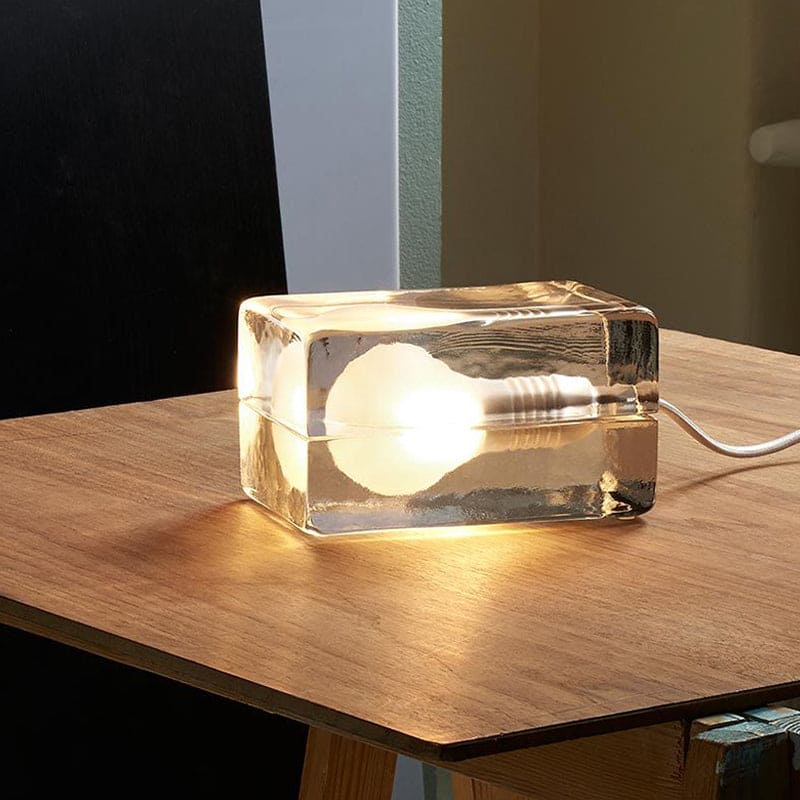 BrightCube - Aggiungi un tocco elegante e moderno con la lampada da tavolo BrightCube