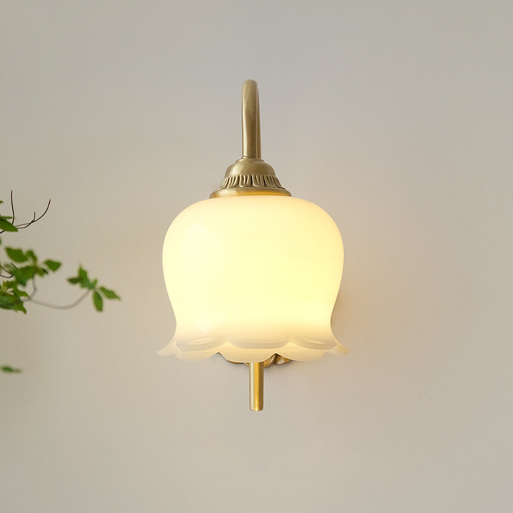Elegante lampada da parete in vetro e rame