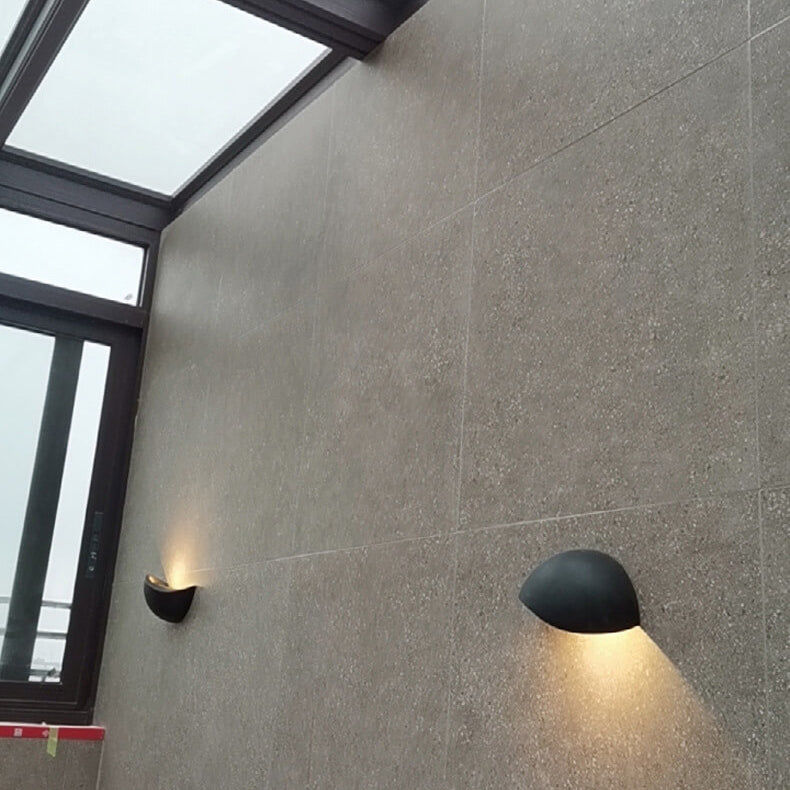 Candeeiro de parede LED minimalista em alumínio, semi-circular
