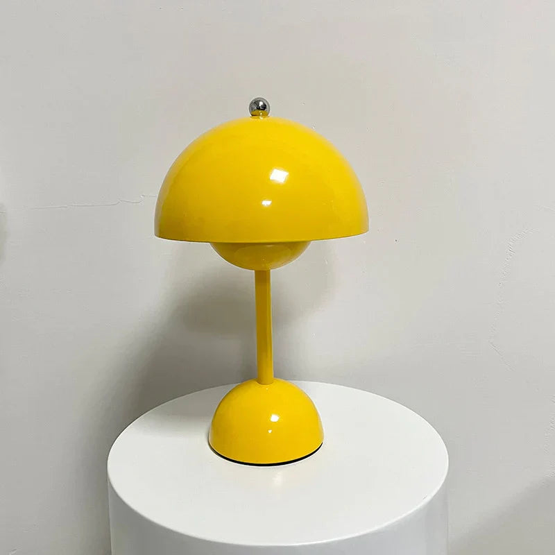 Candeeiro de Mesa Bud LED - Decoração Moderna