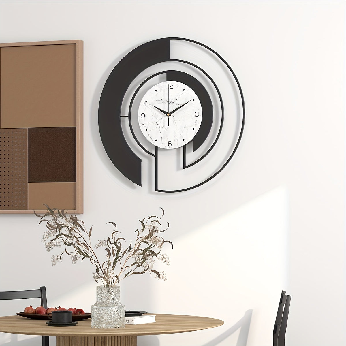 GeoClock - Stille Geometrische Wandklok van Zwart Metaal