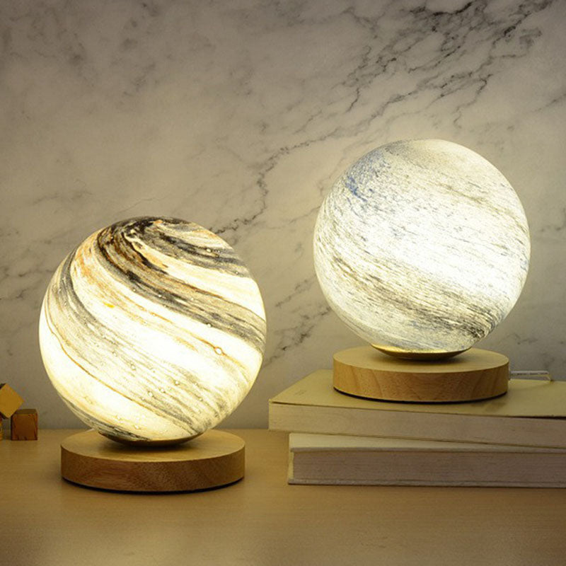 Glazen Planeet Mini Lampada Notturna - Lampada da Tavolo Postmoderna con Base in Legno