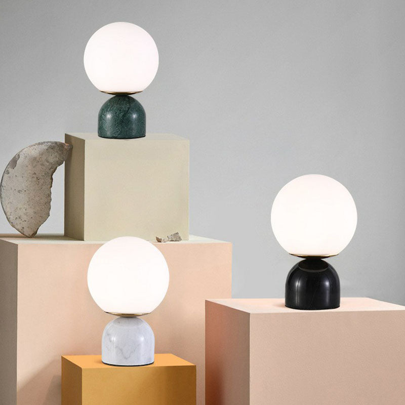 NordicGlow - Candeeiro de Mesa Moderno com Base em Mármore e Globo de Vidro