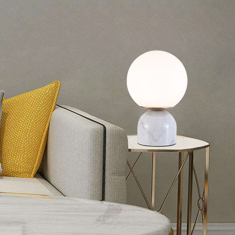 NordicGlow - Candeeiro de Mesa Moderno com Base em Mármore e Globo de Vidro
