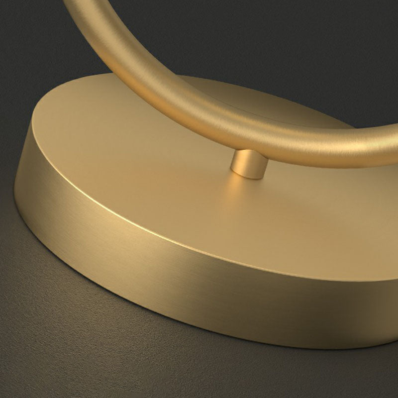 Candeeiro de mesa com 2 globos - Acabamento dourado com cúpula de vidro e armação oval