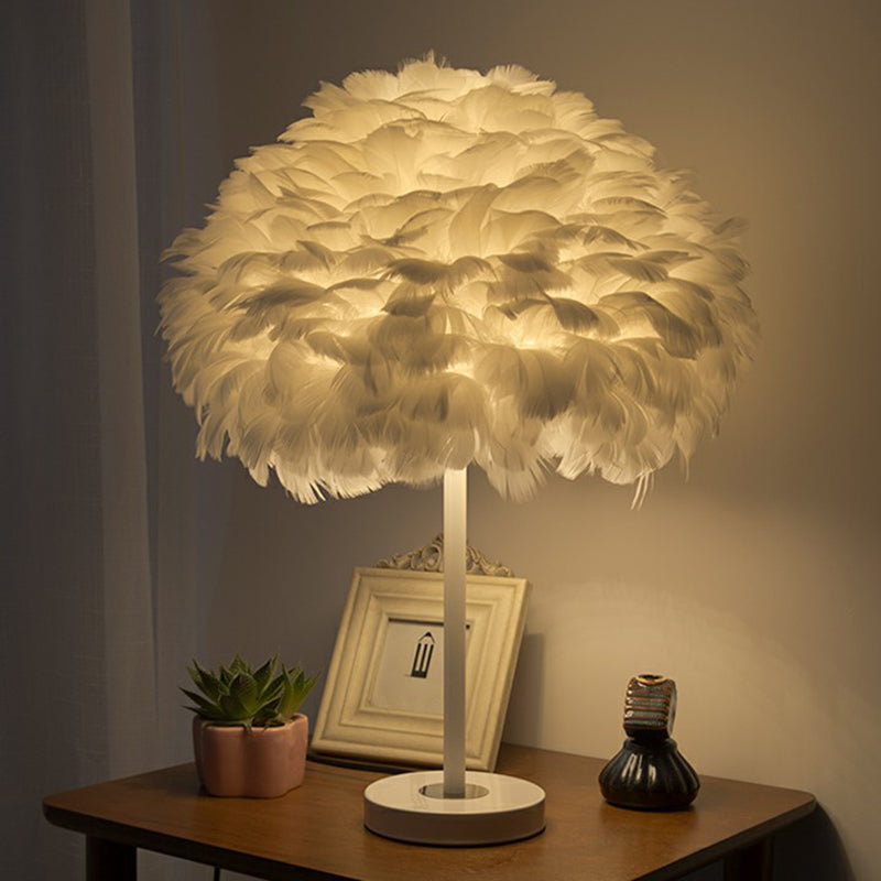 Lampada da tavolo a strati con fiori e piume - Lampada moderna per camera da letto per ragazze