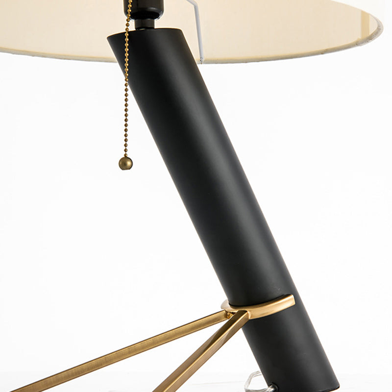 Lámpara de mesa minimalista con trípode - Lámpara metálica negra con pantalla redonda de tela