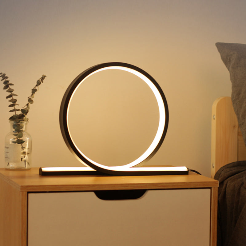 C-Shape - Lampada da tavolo LED minimalista con dimmer