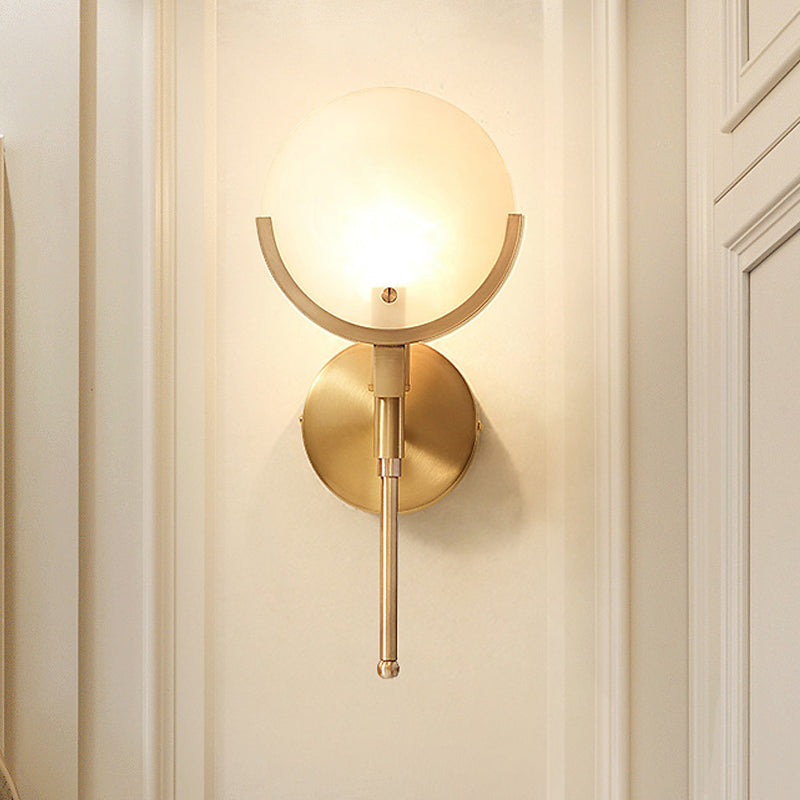Lâmpada Colonial - Candeeiro de Parede Oval em Vidro Leitoso com Cobre para Sala de Estar