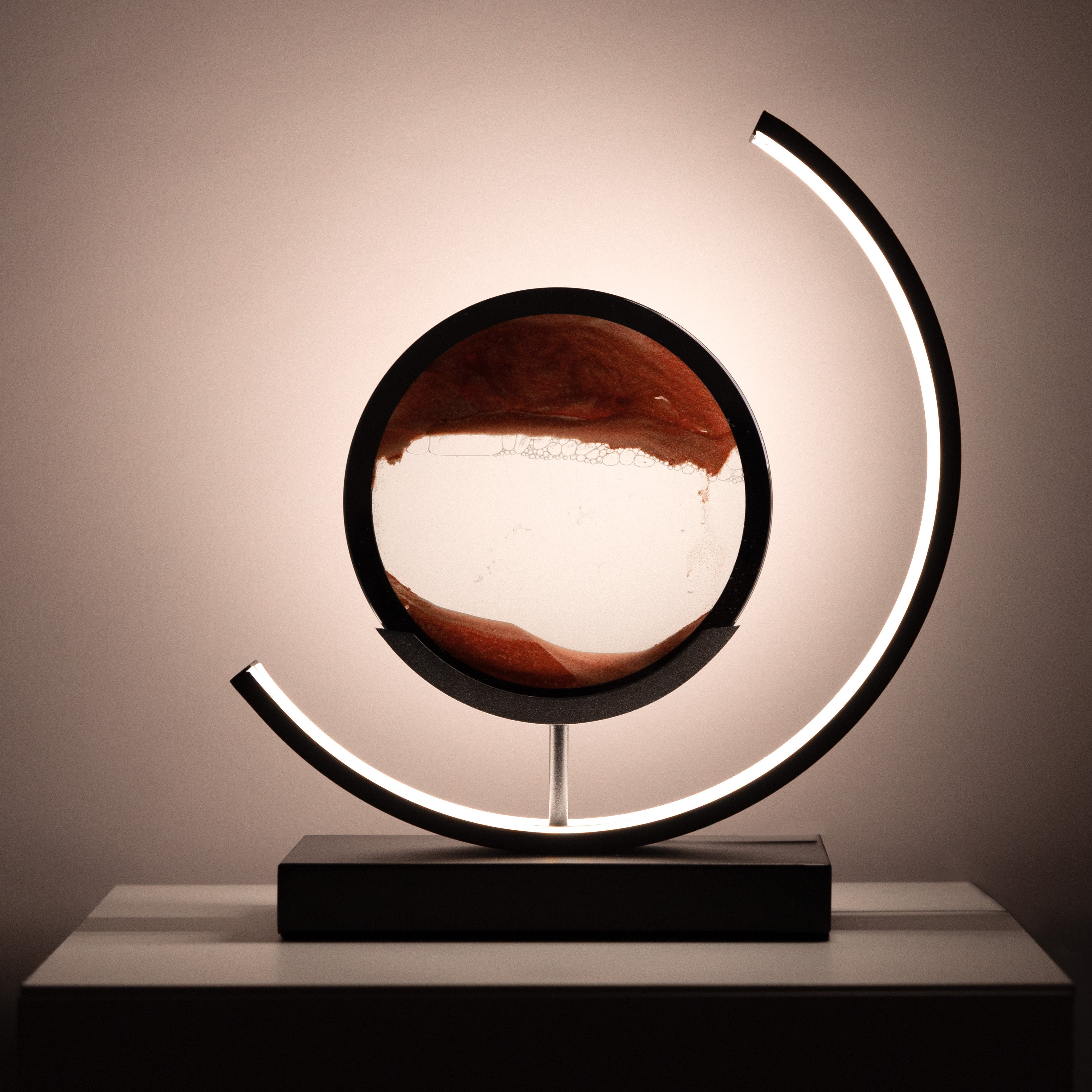 Candeeiro de Mesa Intemporal - Iluminação Minimalista