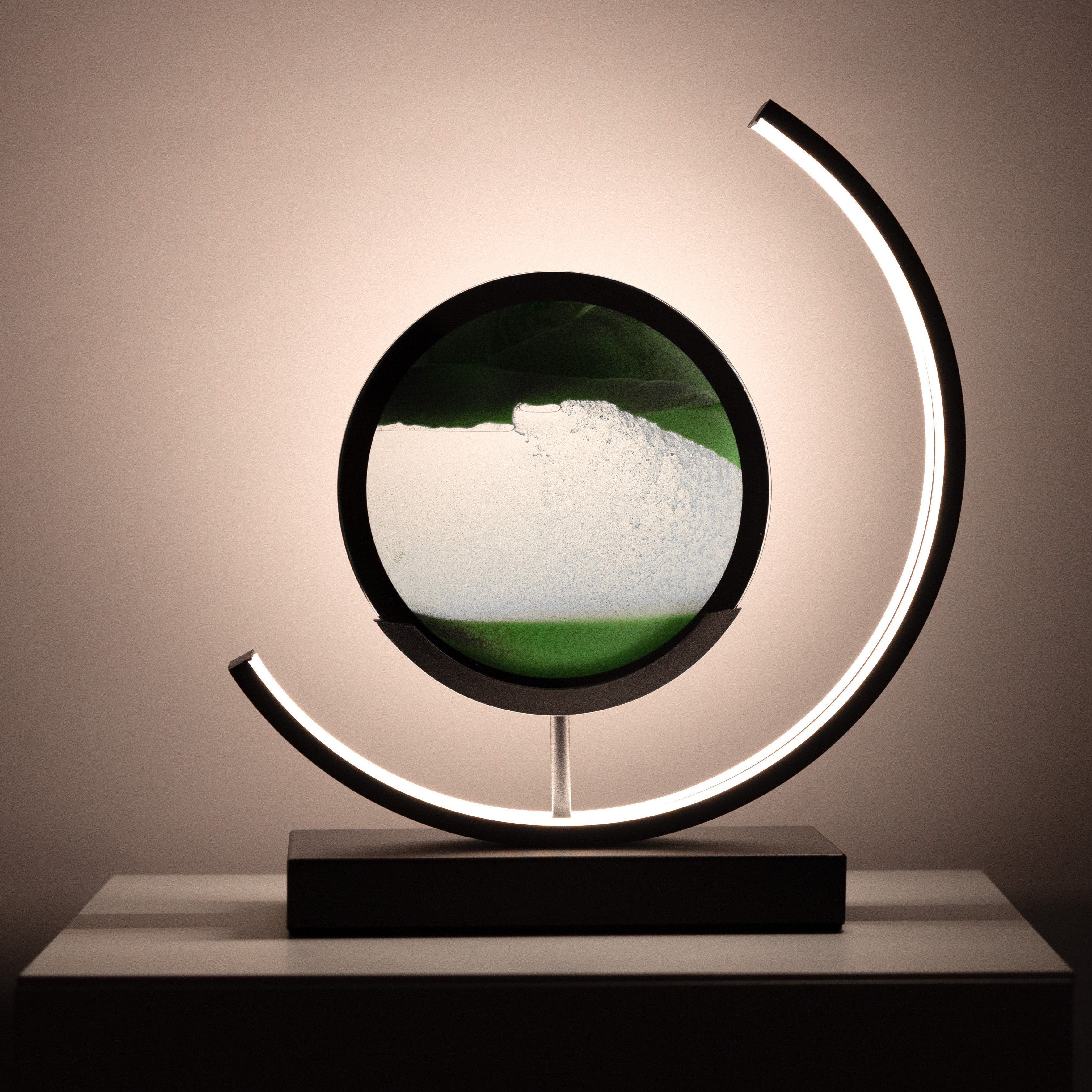Candeeiro de Mesa Intemporal - Iluminação Minimalista