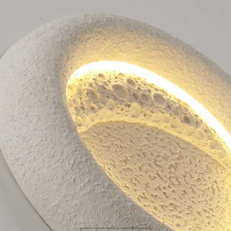 LumiLuxe – Elegant Round Resin Wall Lamp