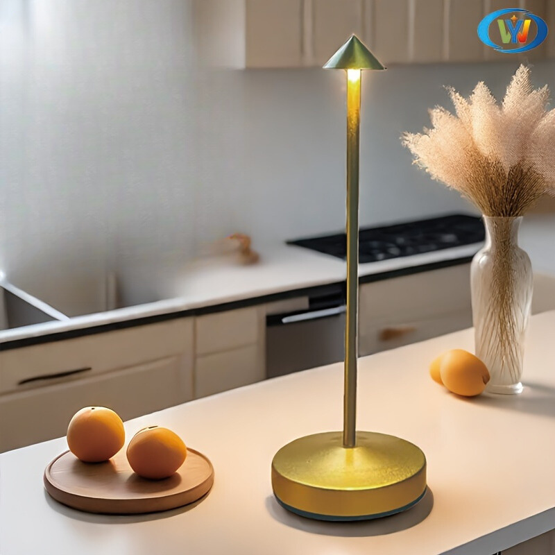 ConusLamp - Illuminazione da tavolo USB moderna
