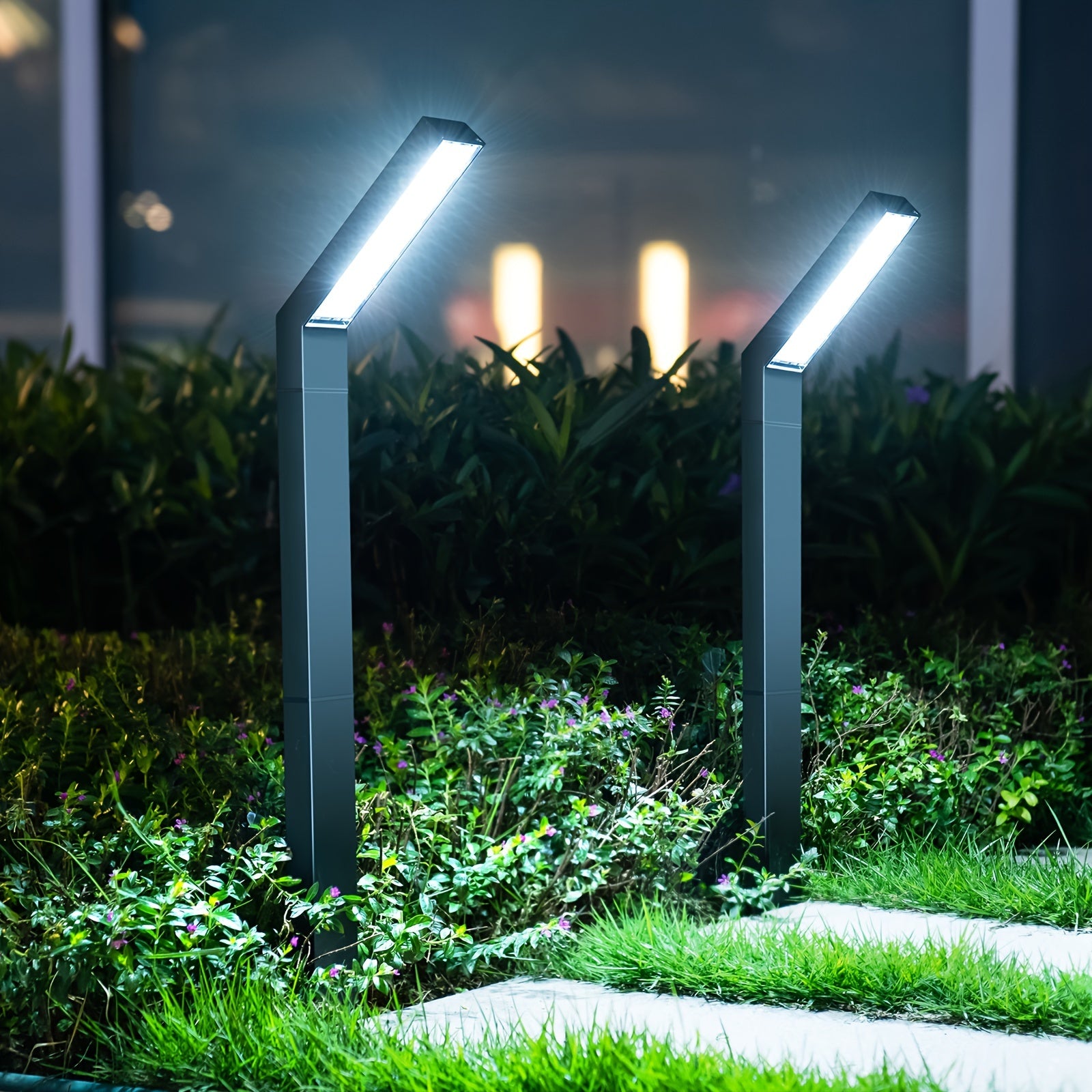 SolarPath - Lampada Solare da Percorso Impermeabile con Luce Regolabile