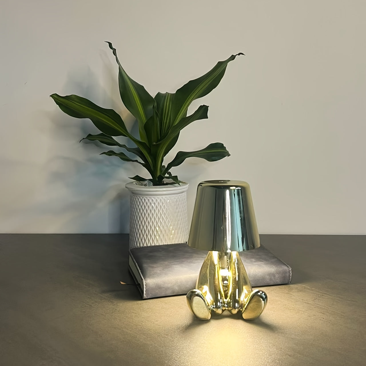 LuminAura - LED Table Lamp with Rechargeable Battery and Dimmable Color Temperatures
