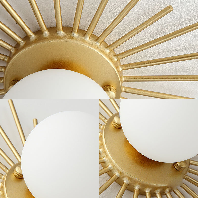 Lampada da soffitto sferica dorata con vetro satinato