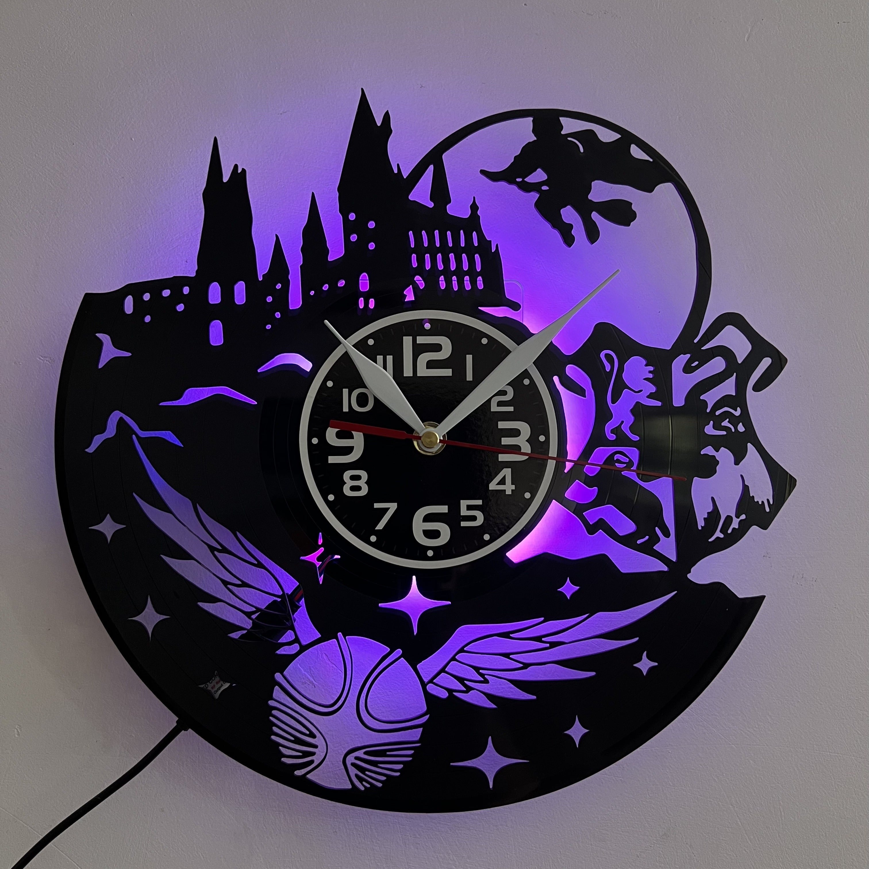 Relógio de Parede Silencioso em Vinil com Luz LED - Perfeito para Sala de Estar, Quarto, Cozinha e Escritório | Presente Ideal para Aniversário, Dia da Mãe e Halloween