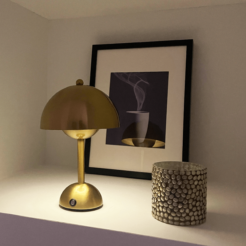 Lámpara de mesa Brulee Moderne resistente al agua, inalámbrica y recargable
