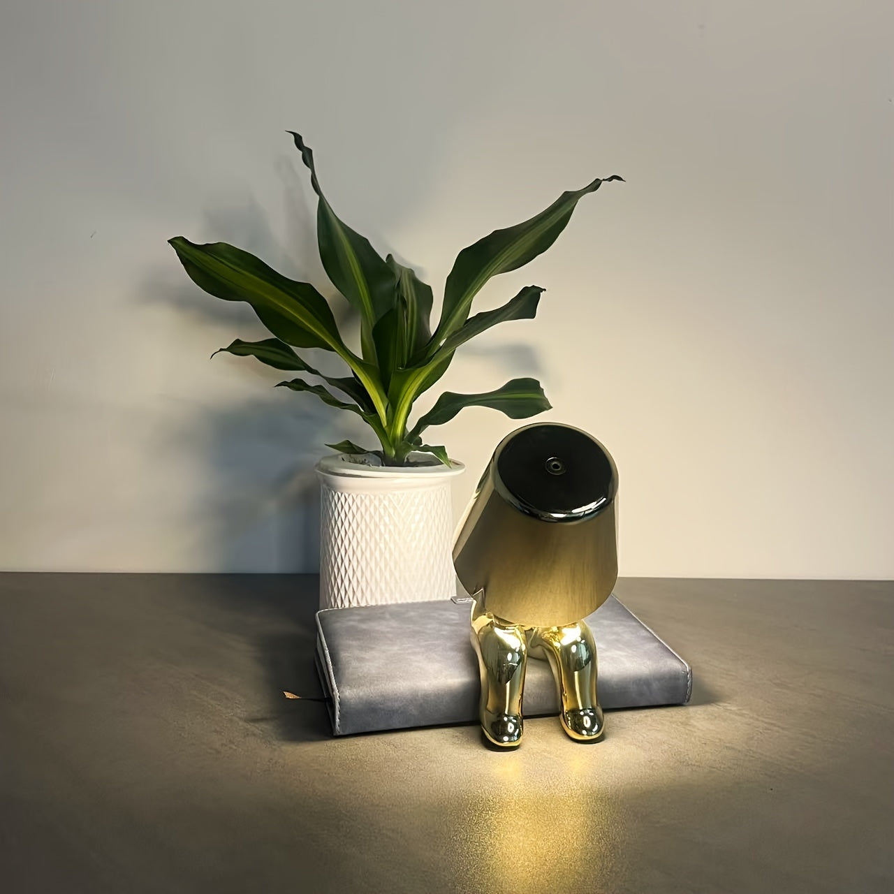 LuminAura - LED Table Lamp with Rechargeable Battery and Dimmable Color Temperatures
