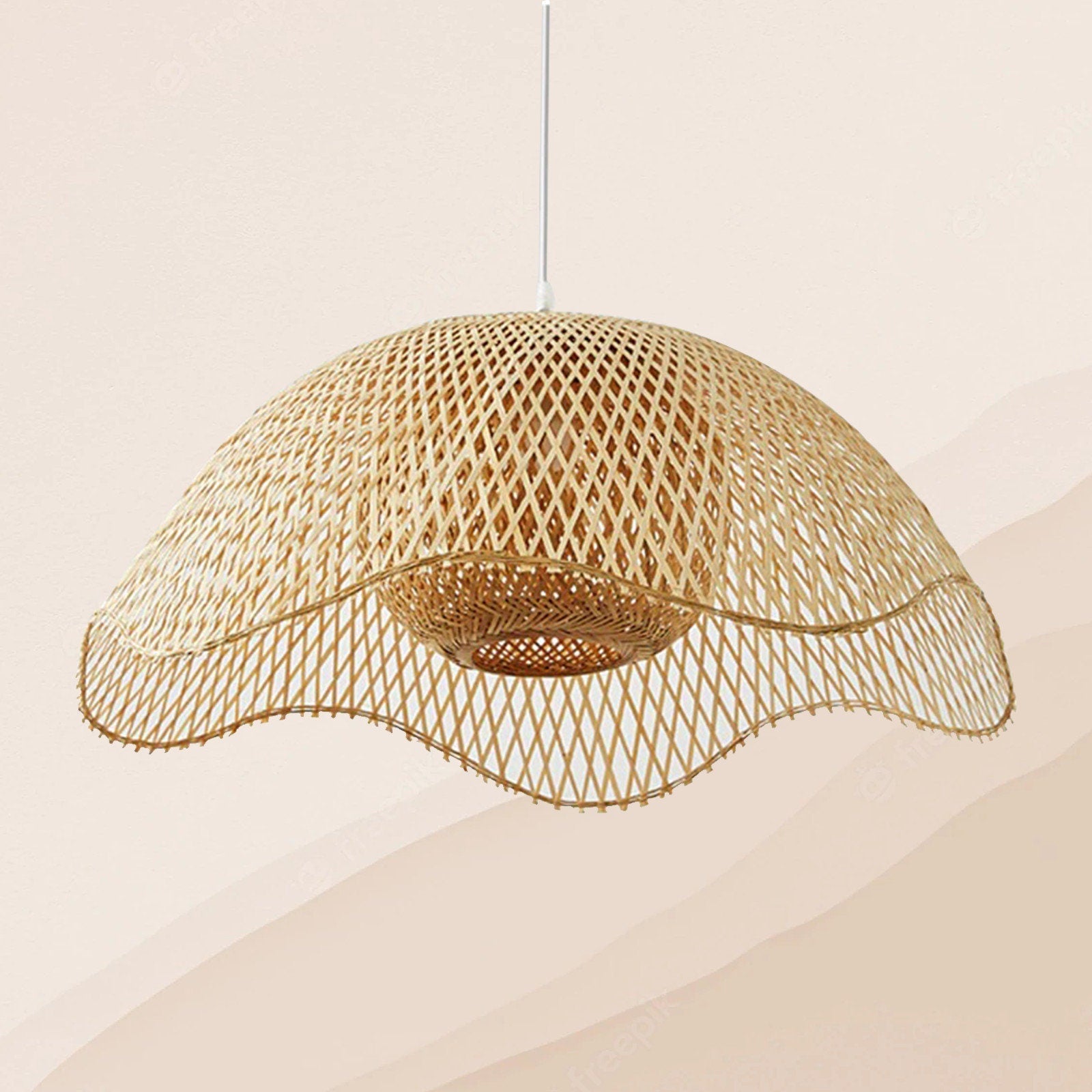 Lampada a sospensione in bambù fatta a mano