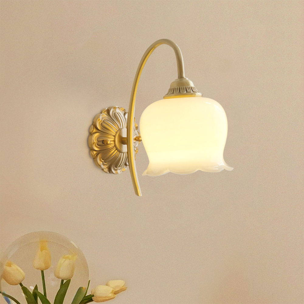 Elegante lampada da parete in vetro e rame