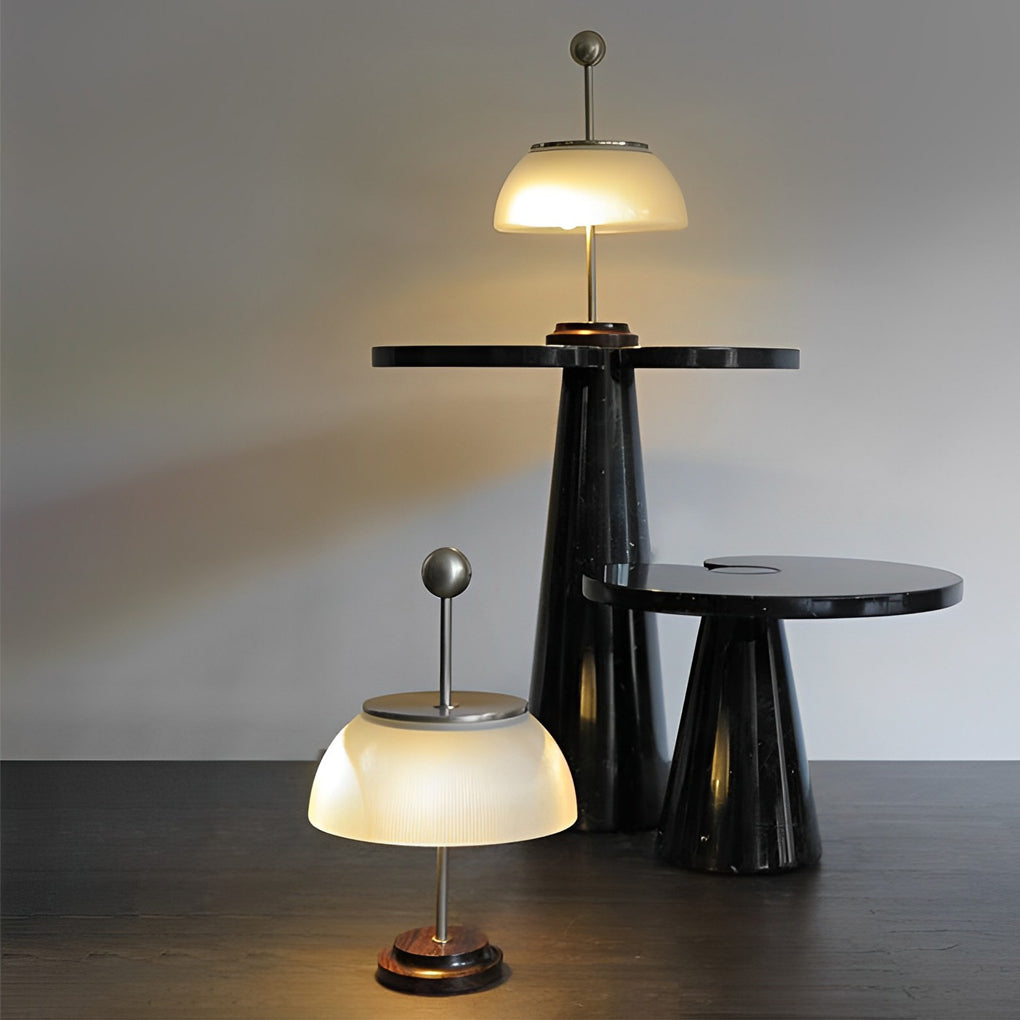 Lampada da tavolo H con paralume in vetro a ciotola Lampada decorativa italiana