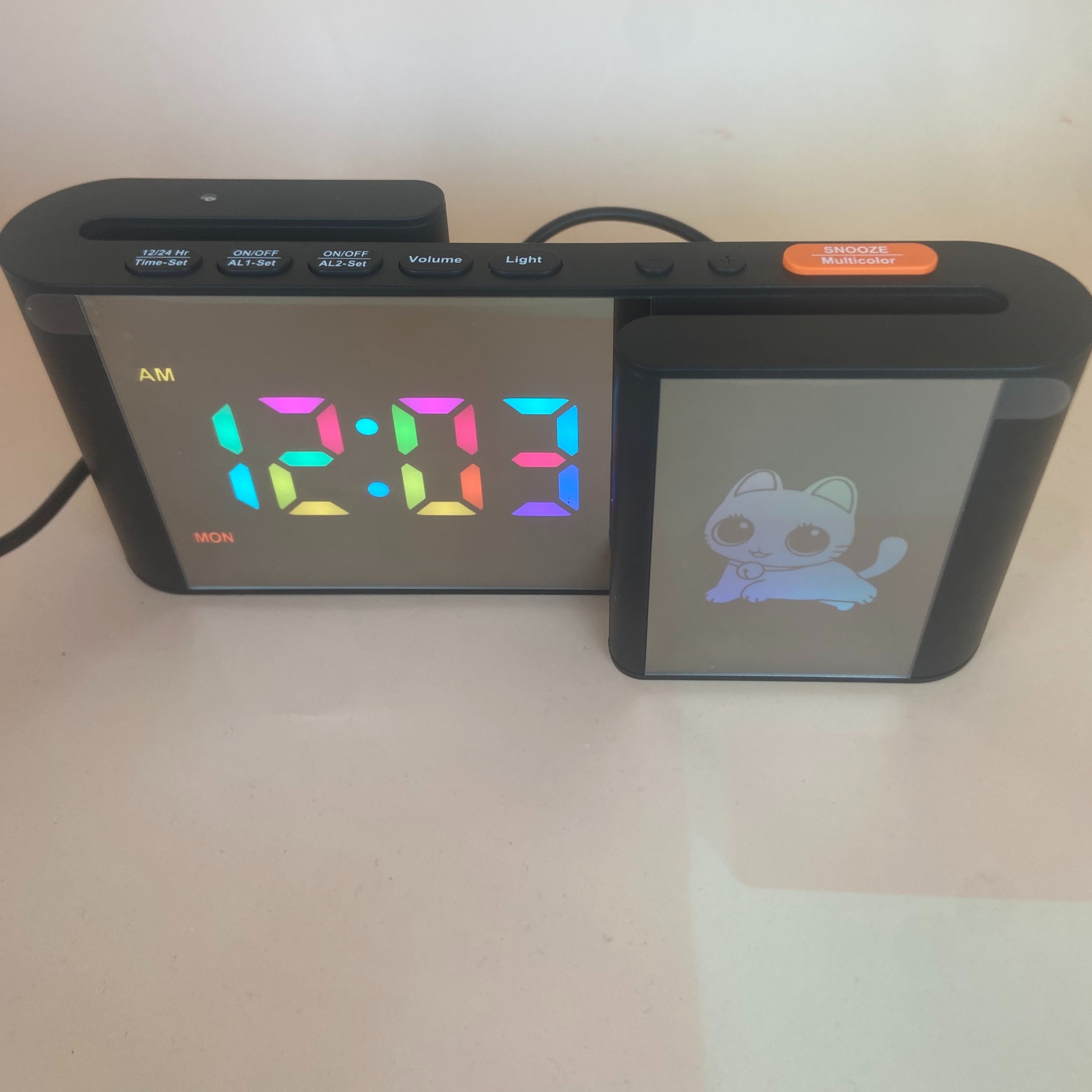 LumoBright - Reloj Despertador Digital de Doble Pantalla con Display LED RGB