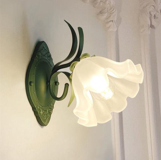 LilyGlow – Candeeiro de Parede com Design Floral