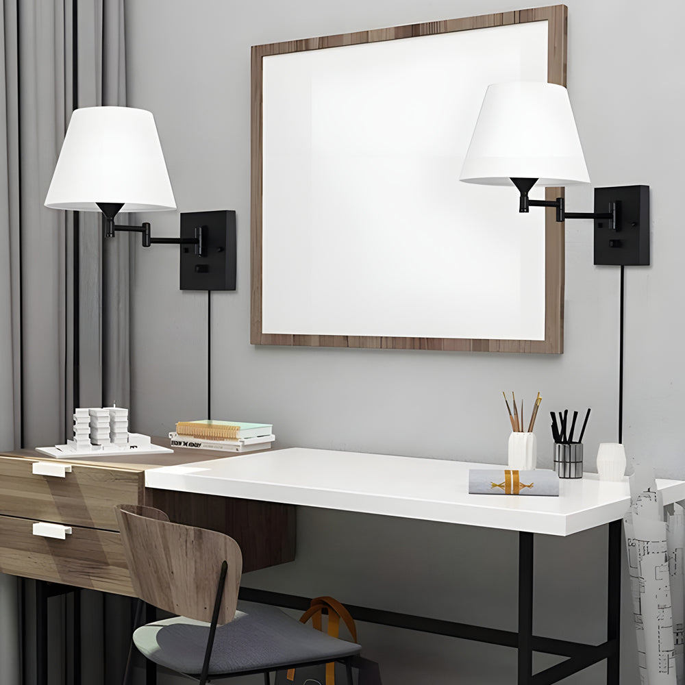 Lampada da parete a braccio snodato 1-Licht Plug-In con paralume in lino