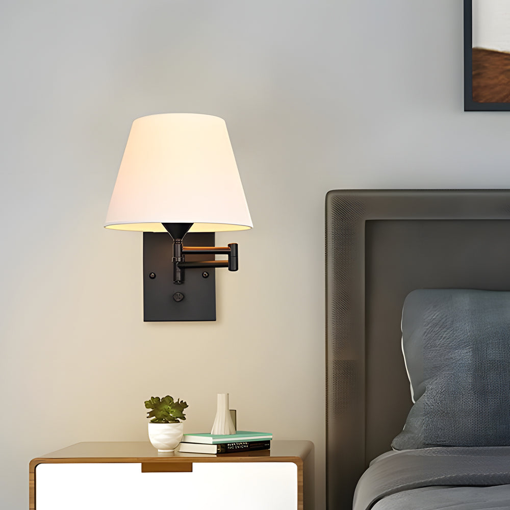 Lampada da parete a braccio snodato 1-Licht Plug-In con paralume in lino