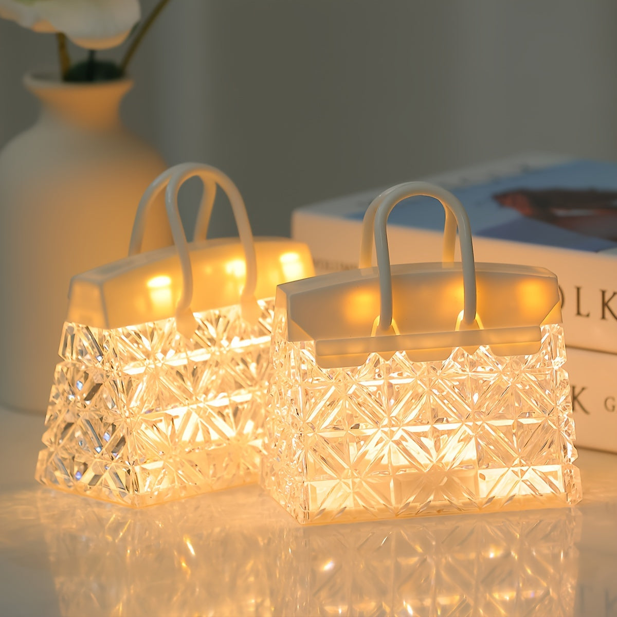 GlowSquare - Lampada da tavolo LED chic con finitura moderna lucidata