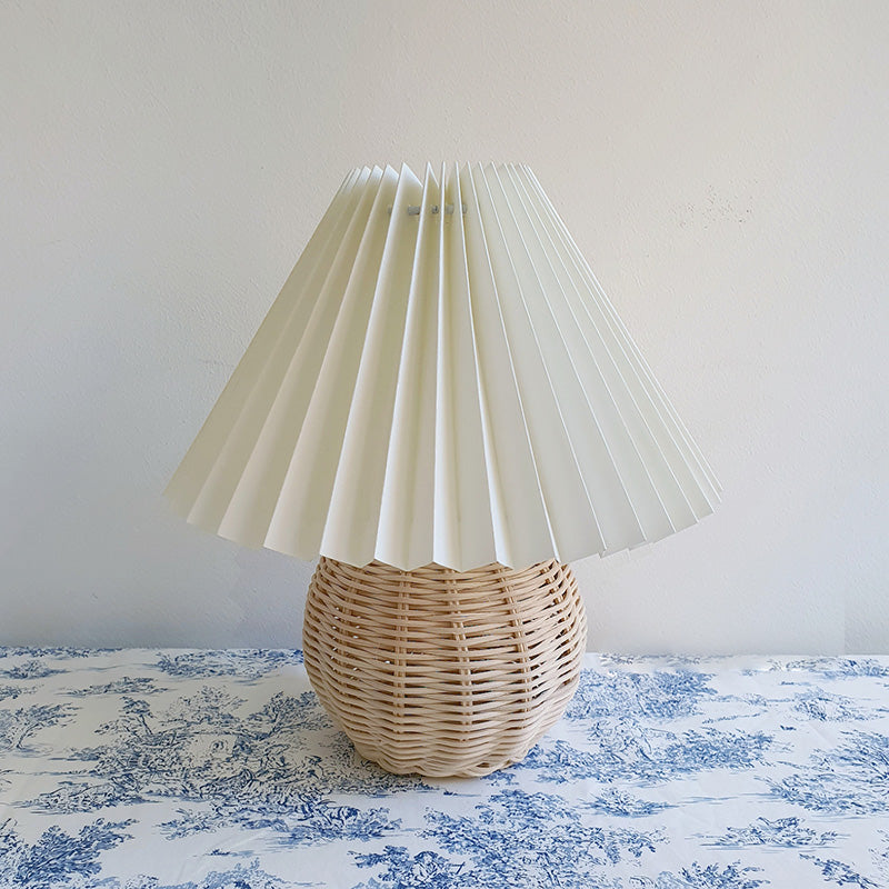 Candeeiro de Mesa Redondo em Bambu e Vime - Candeeiro de Cabeceira Modernista Branco com Abajur de Tecido em Forma de Pagode
