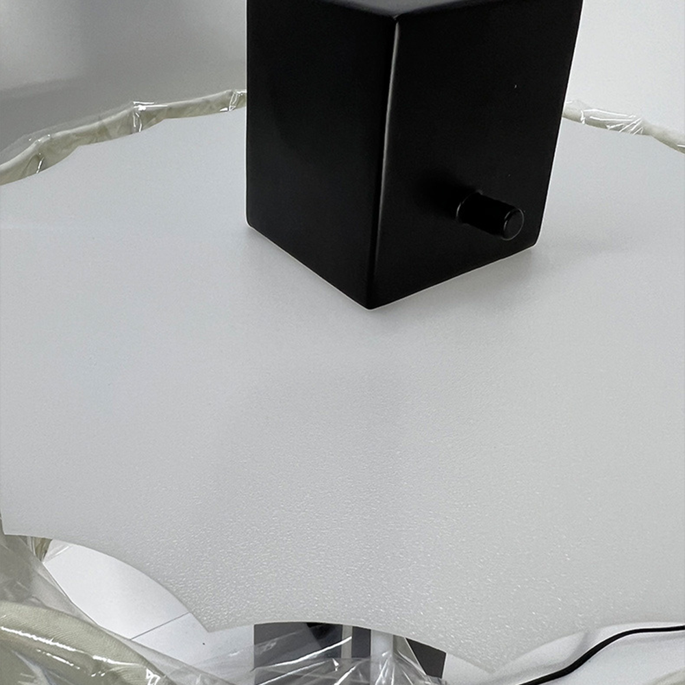 Candeeiro de Mesa Decorativo Preto e Branco Criativo