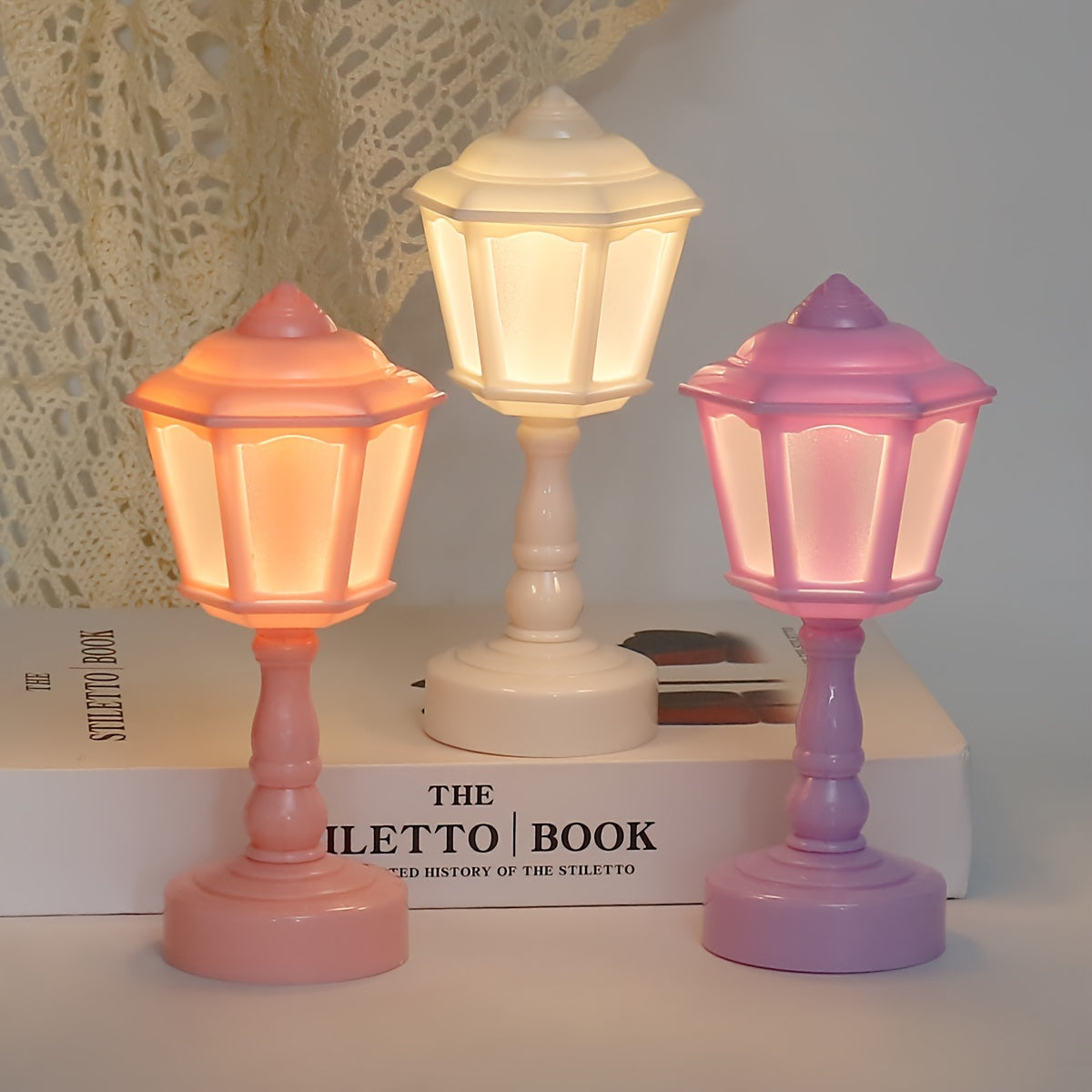 UmbrellaGlow - Charming Mini Table Lamp in Vintage Style