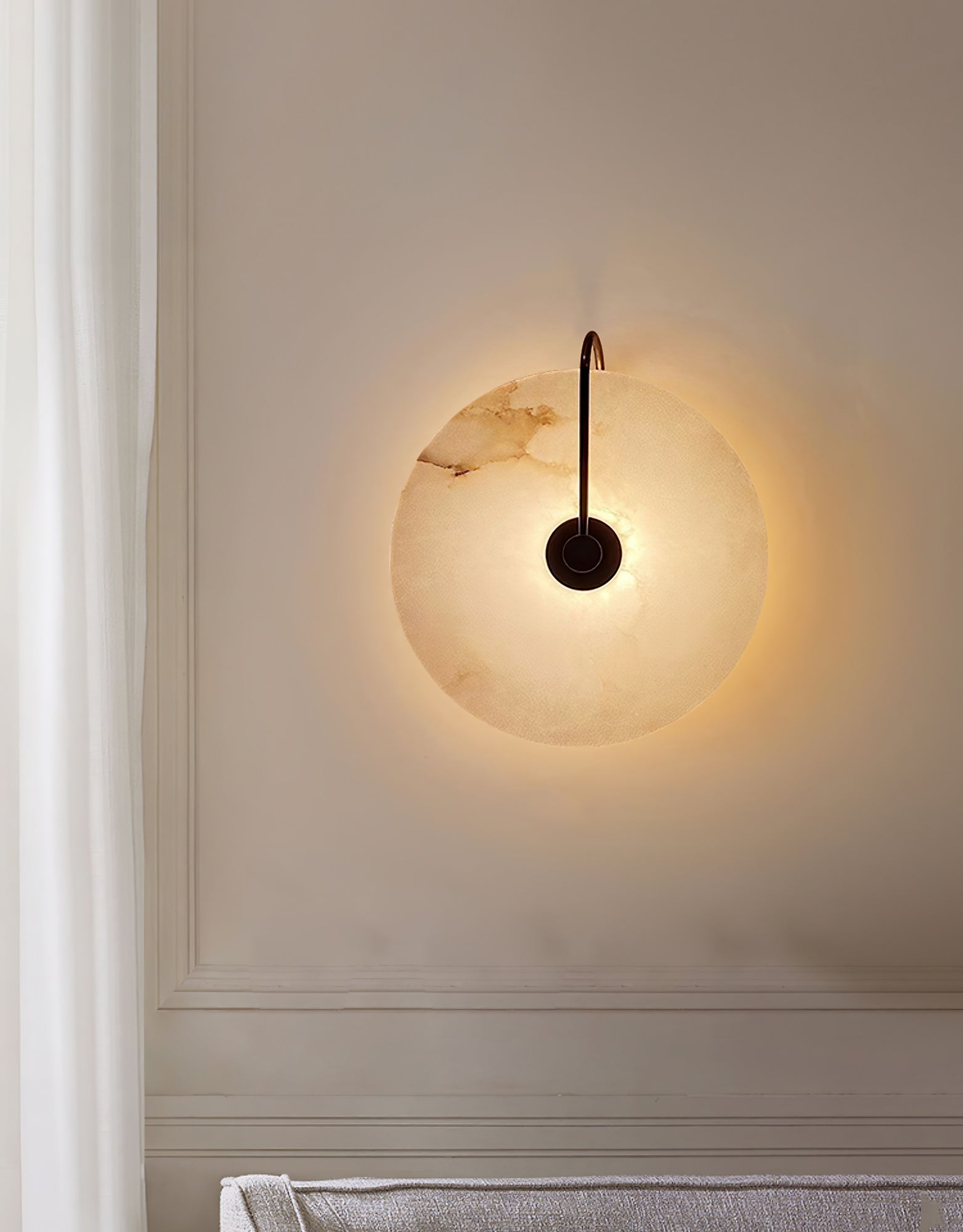 LuxeGlow - Modern LED Wall Lamp of Alabaster for Timeless Elegance