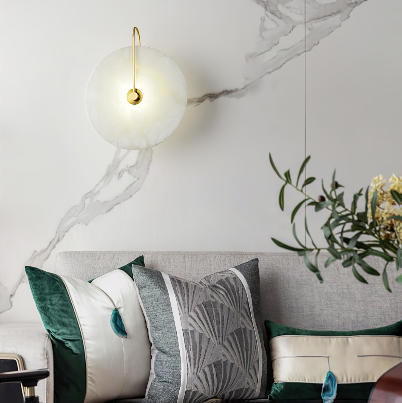 LuxeGlow - Modern LED Wall Lamp of Alabaster for Timeless Elegance