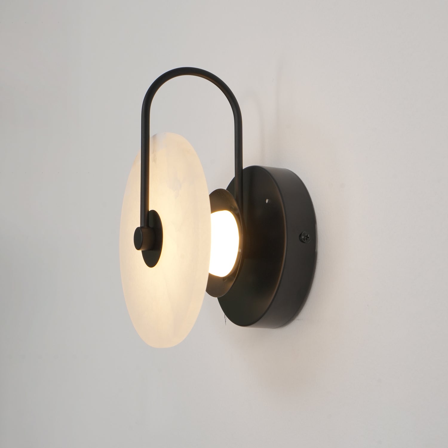 LuxeGlow - Modern LED Wall Lamp of Alabaster for Timeless Elegance