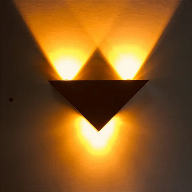 LumiTri - Lampada da parete triangolare