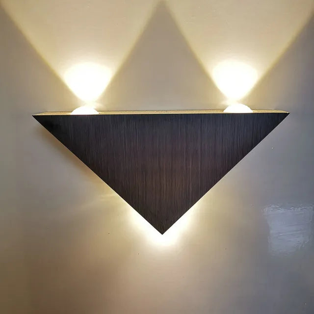 LumiTri - Lampada da parete triangolare