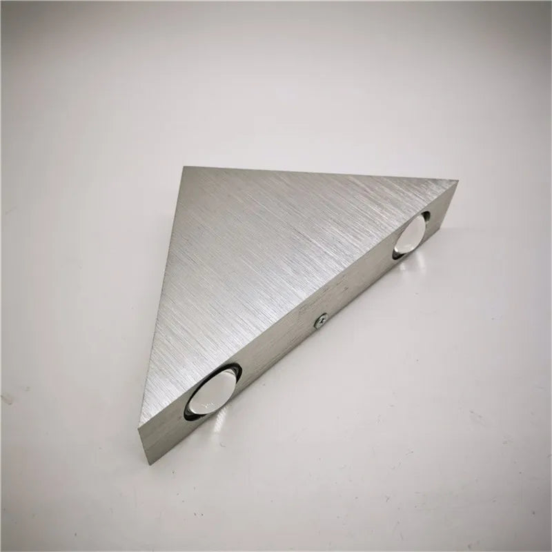 LumiTri - Lampada da parete triangolare