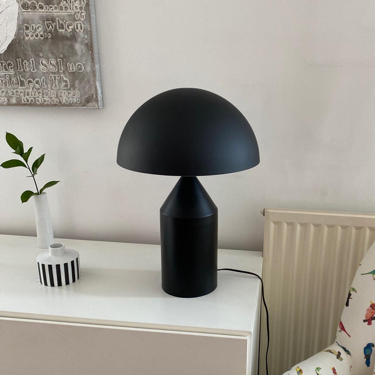 Luna Candeeiro de Mesa Metálico - Iluminação Moderna