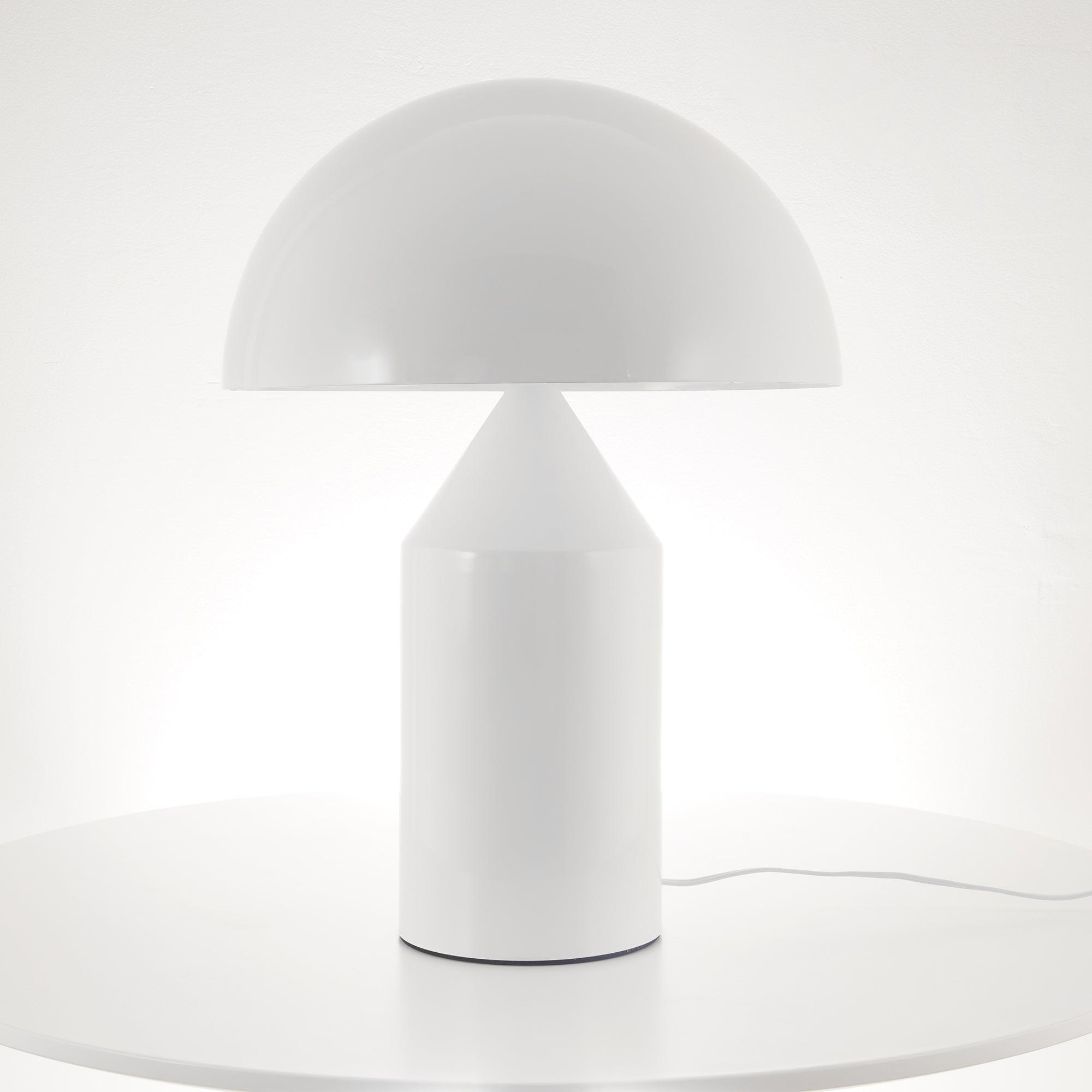 Luna Candeeiro de Mesa Metálico - Iluminação Moderna