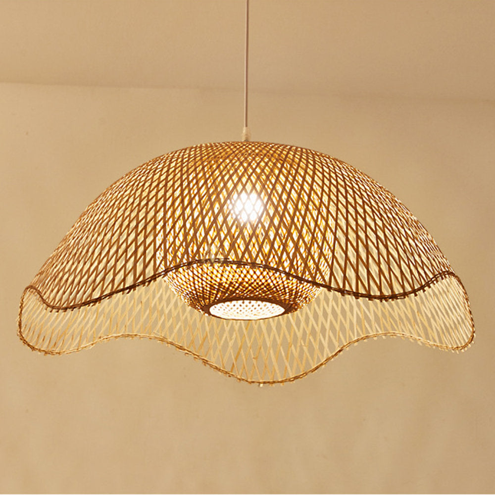 Lampada a sospensione in bambù fatta a mano