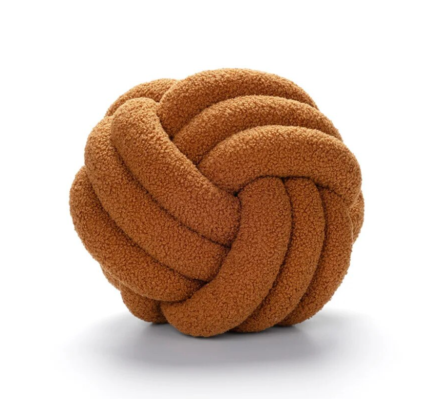 Il cuscino bouclé marrone nocciola: Cuscino di lusso in lana bouclé marrone