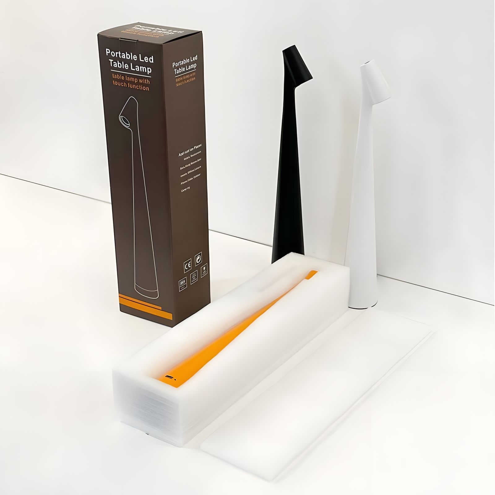 LunaSlim Elegante Lampada da Tavolo con Funzionalità Wireless
