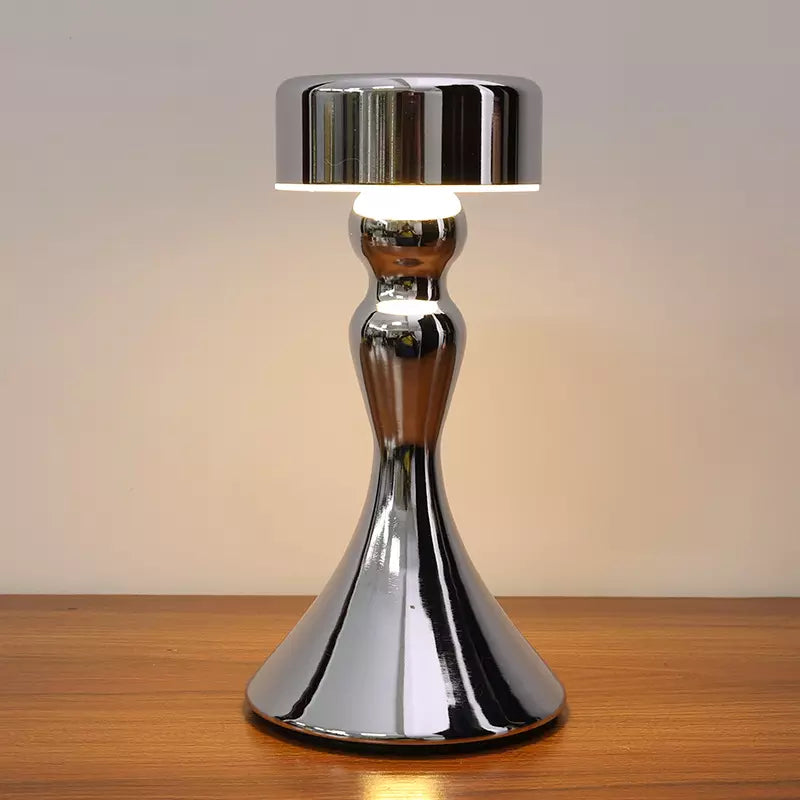 Lampada da tavolo wireless di lusso con finitura dorata
