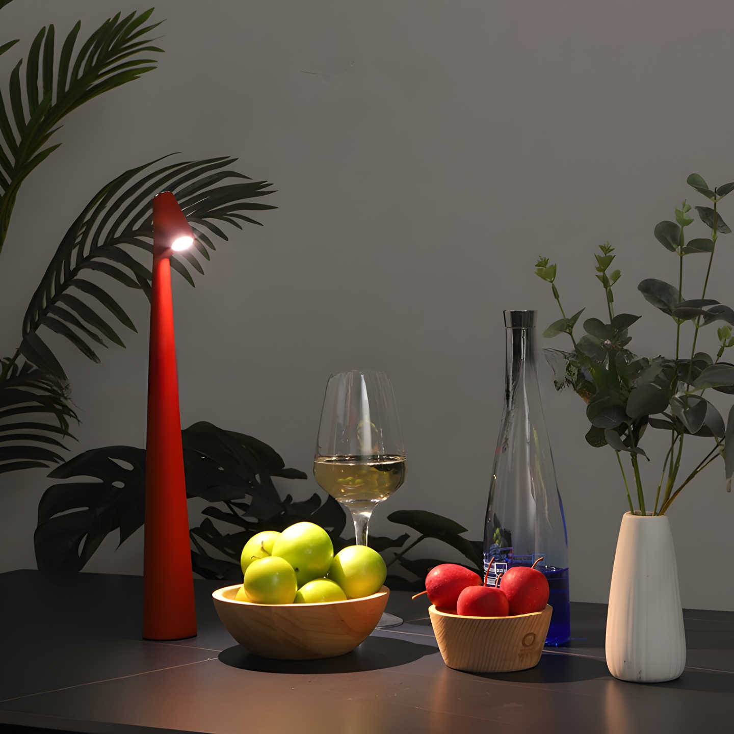LunaSlim Elegante Lampada da Tavolo con Funzionalità Wireless
