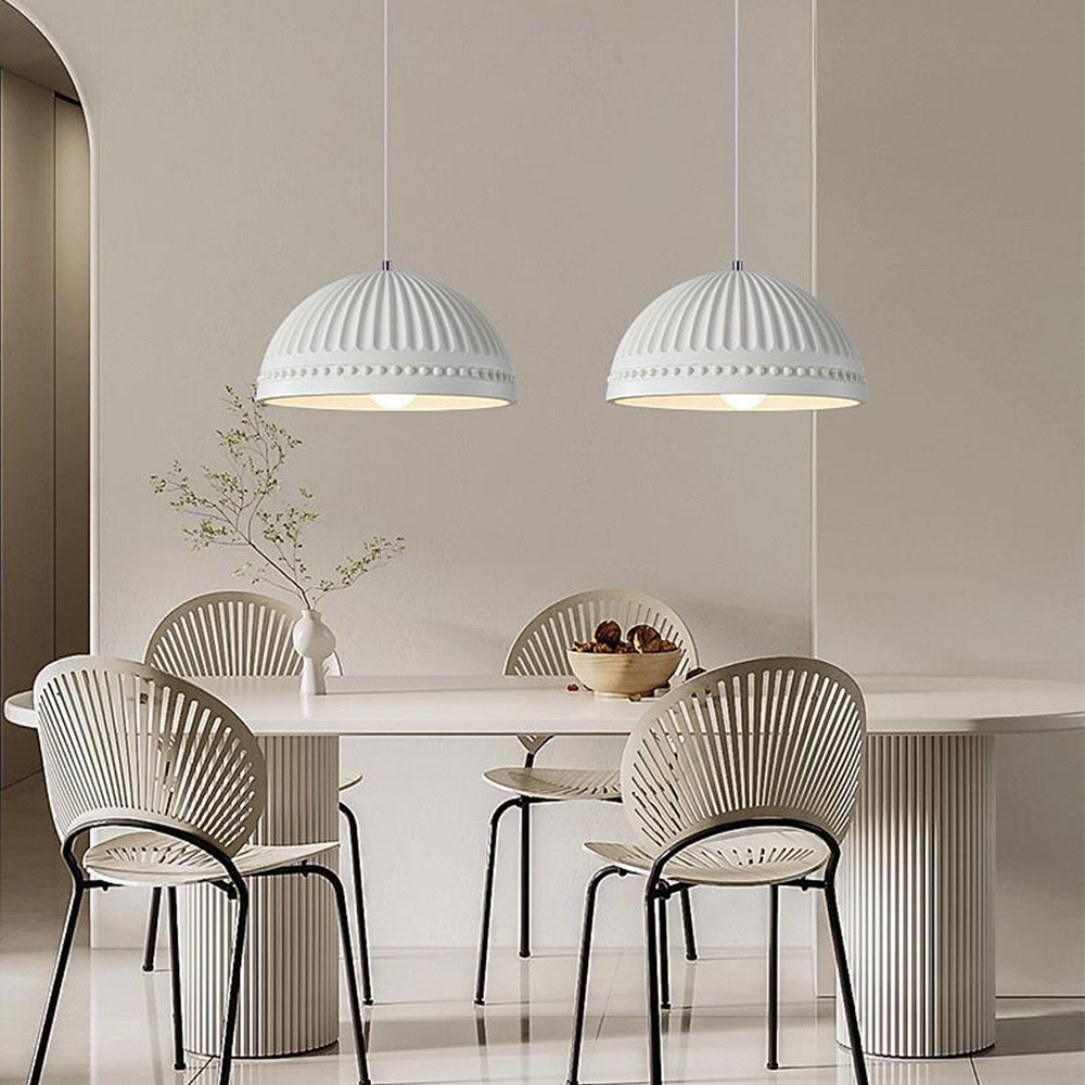 Elegante lampada a sospensione in resina bianca