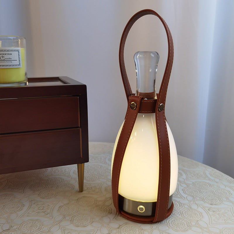 Candeeiro de Mesa Portátil Bell em Couro
